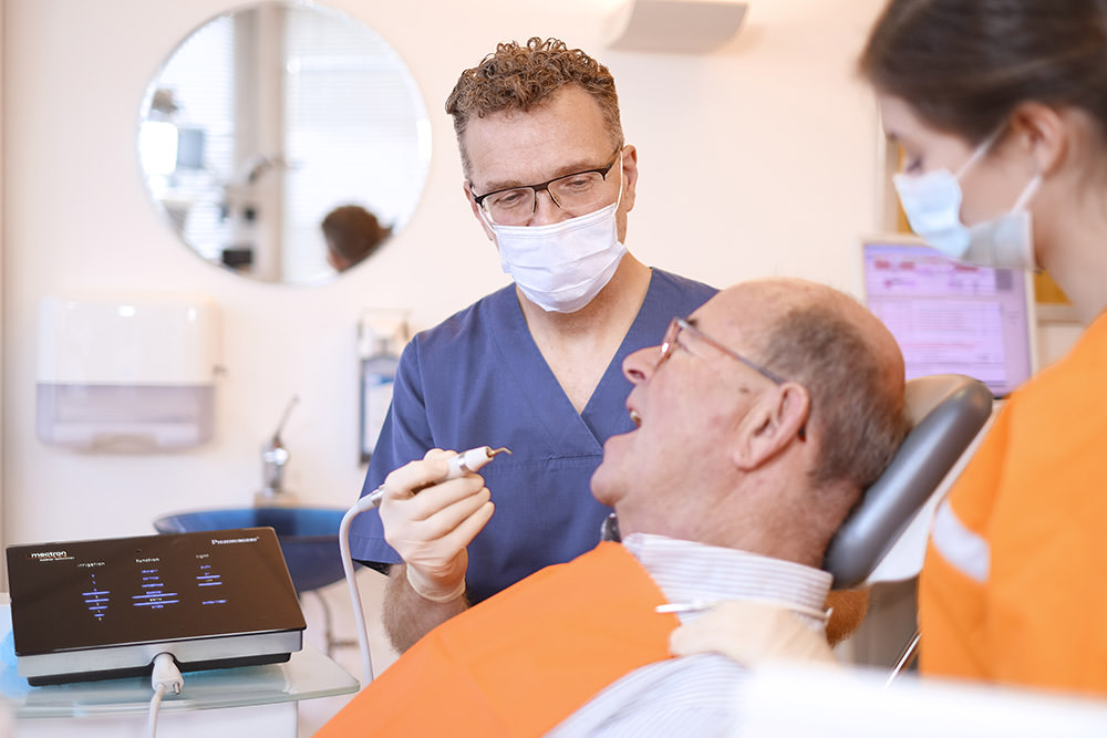 Zahnarzt Bensheim - Dr. Spurzem - Oralchirurgie - Schonende Ultraschallbehandlung / Piezochirurgie